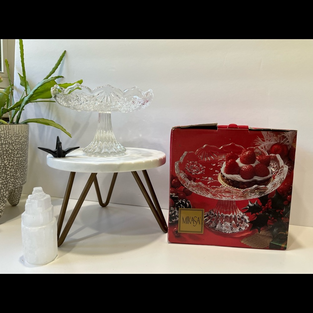 NWOT Mikasa Snowflake Footed Desert Dish
